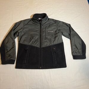 Columbia Boys 6/7 Black Jacket With Zipper Closure